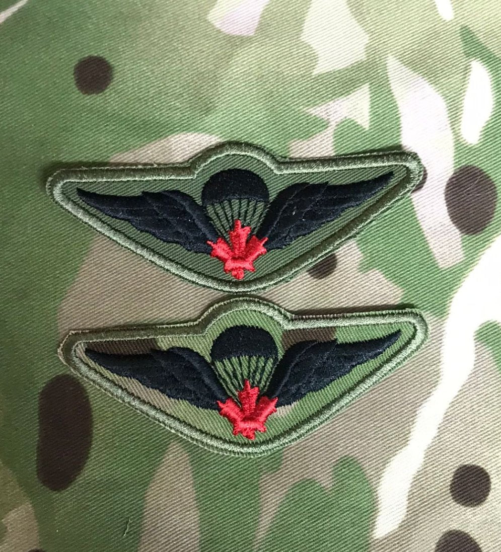 Canadian / Canada Airborne Parachutist Qualification Wings - Red Maple Leaf (Basic)