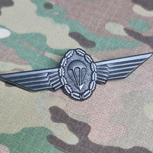 Load image into Gallery viewer, Fallshirmjager Parachutist / Paratrooper Jump Wings Metal badge brooch - Choose your grade