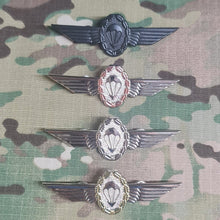 Load image into Gallery viewer, Fallshirmjager Parachutist / Paratrooper Jump Wings Metal badge brooch - Choose your grade