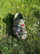 Load image into Gallery viewer, Shoe charm set x 5 - clog / water shoe - novelty charm / gem / logo customise your tactical military army footwear Airborne Wings