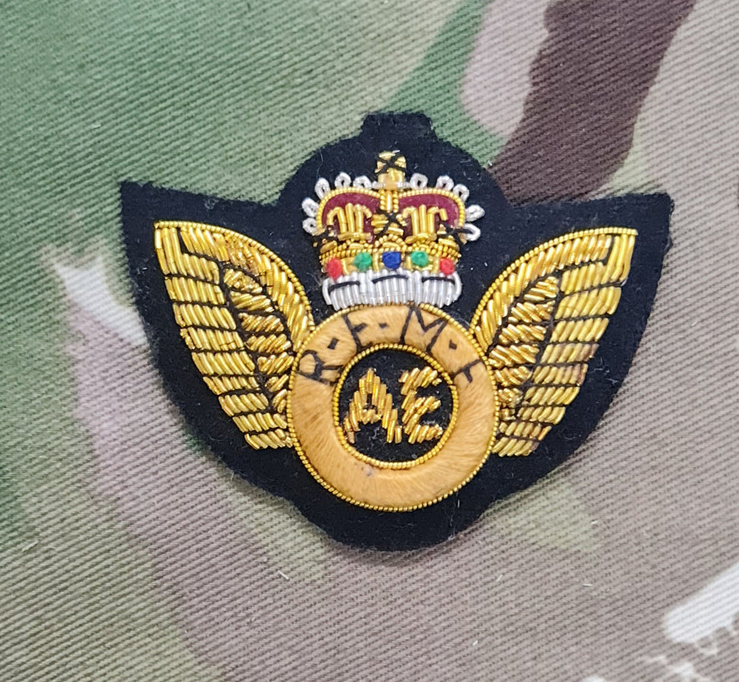 British Qualification Wings - Aircraft Engineer AE REME - Bullion Gold on black No1 Dress (EIIR)