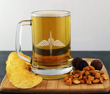 Load image into Gallery viewer, Parachute Commando Trained Logo Winged Dagger - Engraved Glass Beer Pint Tankard 660ml