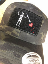 Load image into Gallery viewer, Velcro Patch Embroidered Flexfit Yupong Cap Blackbeard Flag Baseball Cap (Edward Teach)