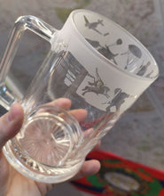 Load image into Gallery viewer, Airborne WW2 Arnhem silhouette Engraved Glass Pint Tankard 570ml