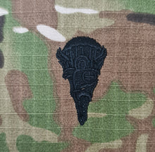 Load image into Gallery viewer, Ukraine (Older Style)- US (OCP, Regulation Size) Ripstop multicam fabric embroidered Parachutist wing jump patch / badge
