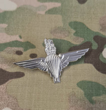 Load image into Gallery viewer, Parachute Regiment Cap / beret Badge (CIIIR) All Ranks (AR)

