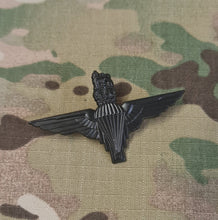 Load image into Gallery viewer, Parachute Regiment Cap / beret Badge (CIIIR) All Ranks (AR)  (Black)
