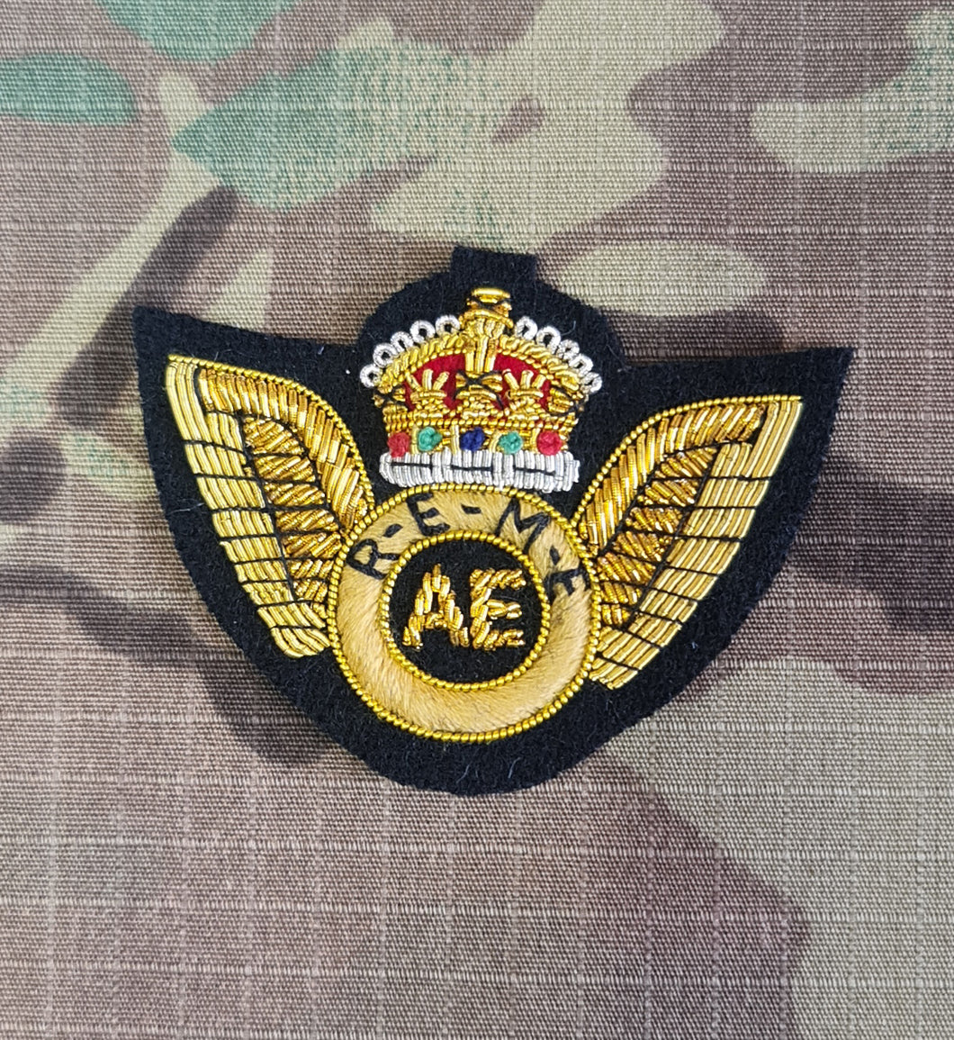 British Qualification Wings - Aircraft Engineer AE REME -  Bullion Gold on black No1 Dress (CIIIR)