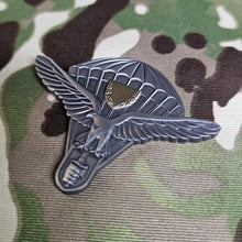 Load image into Gallery viewer, Slovakia / Slovakian Parachutist Qualification Metal Jump Wings Badge
