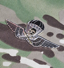 Load image into Gallery viewer, Metal Hungary / Hungarian 1940 / 2021 M - Airborne Parachutist Qualification Wings
