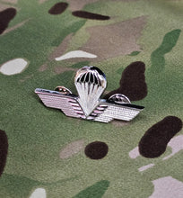 Load image into Gallery viewer, Miniature Italy / Italian Parachutist Jump Wings Metal - Basic (Mess Dress)
