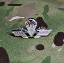 Load image into Gallery viewer, Miniature Italy / Italian Parachutist Jump Wings Metal - Basic (Mess Dress)
