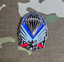 Load image into Gallery viewer, Miniature Czech Republic (Czech) Rapid Deployment Brigade (brigáda rychlého nasazení) Parachutist Qualification Metal Jump Wings Badge (Mess Dress)
