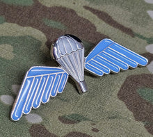 Load image into Gallery viewer, British / UK parachutist jump wings metal badge
