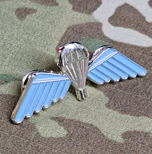 Load image into Gallery viewer, Miniature British / UK parachutist jump wings metal badge (Mess Dress)
