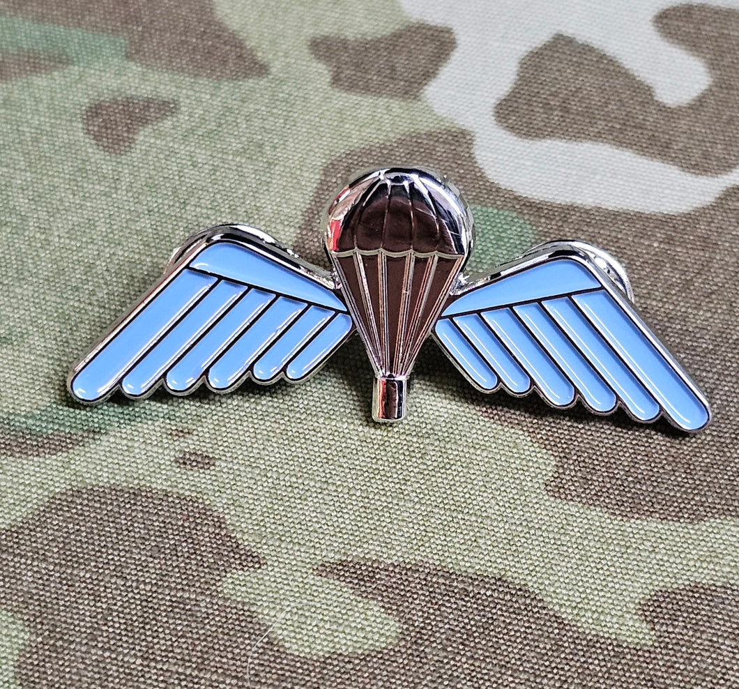 Miniature British / UK parachutist jump wings metal badge (Mess Dress)