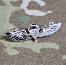 Load image into Gallery viewer, Miniature Greek / Greece parachutist jump wings metal badge - Basic (Silver) (Mess Dress)

