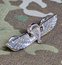 Load image into Gallery viewer, Miniature Greek / Greece parachutist jump wings metal badge - Basic (Silver) (Mess Dress)
