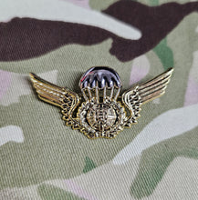 Load image into Gallery viewer, Miniature Portugal / Portuguese Parachutist Metal Jump Wings Badge (Mess Dress)
