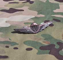 Load image into Gallery viewer, Austria / Austrian Parachutist / Paratrooper Jump Wings Metal badge / brooch (Bronze Award)
