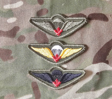 Load image into Gallery viewer, Canadian / Canada Airborne Parachutist Qualification Wings - Red Maple Leaf (Basic) Badge / Patch
