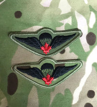 Load image into Gallery viewer, Canadian / Canada Airborne Parachutist Qualification Wings - Red Maple Leaf (Basic) Badge / Patch
