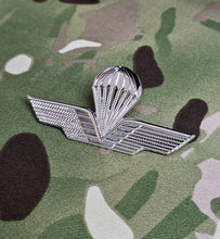 Load image into Gallery viewer, Italian Parachutist / Paratrooper Jump Wings Metal - Brevet (Basic) Colour Enamel - badge / brooch
