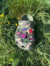 Load image into Gallery viewer, Shoe charm set x 5 - clog / water shoe - novelty charm / gem / logo customise your spr sapper royal engineer footwear

