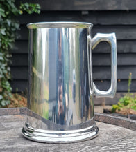 Load image into Gallery viewer, Plain giant 4 PINT Pewter Tankard
