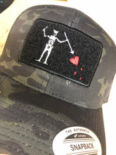 Load image into Gallery viewer, Velcro Patch Embroidered Flexfit Yupong Cap Blackbeard Flag Baseball Cap (Edward Teach)
