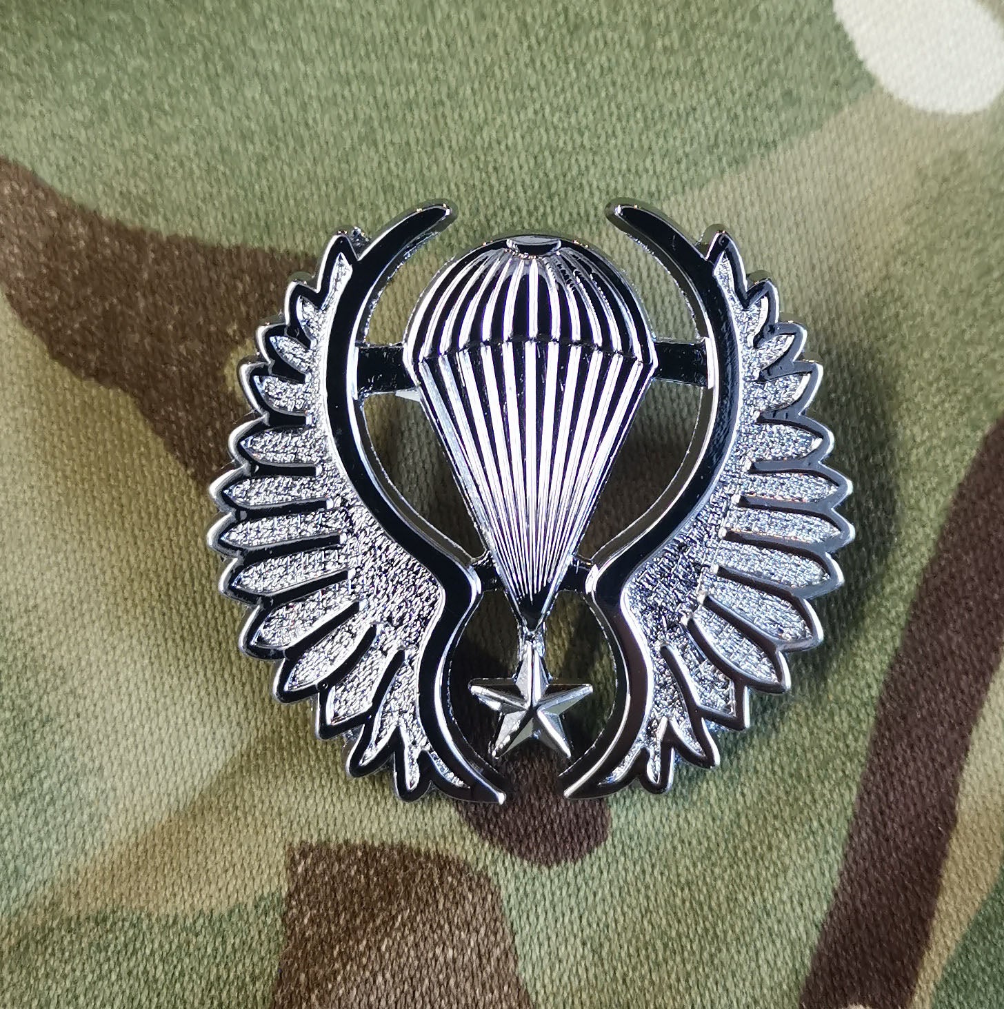 Chile / Chilean parachutist jump wings metal badge (variant ...