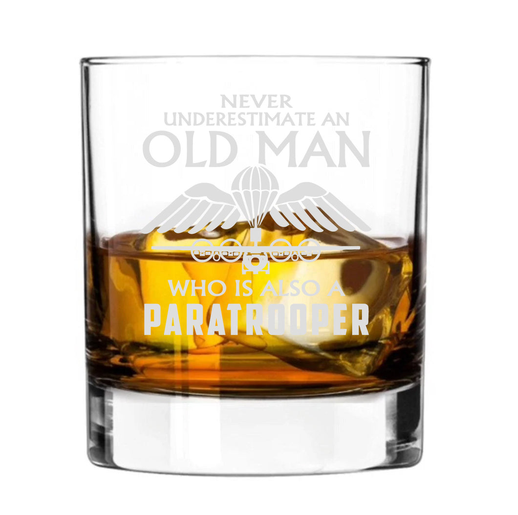 Never Underestimate an old man who is also a paratrooper - Tumbler Whiskey Tumbler Glass 330ml