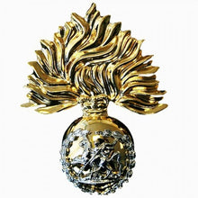 Load image into Gallery viewer, Royal Regiment Fusiliers Cap Badge (EIIR)
