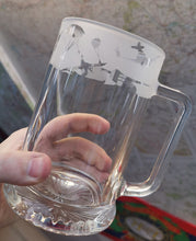 Load image into Gallery viewer, Airborne WW2 Arnhem silhouette Engraved Glass Pint Tankard 570ml
